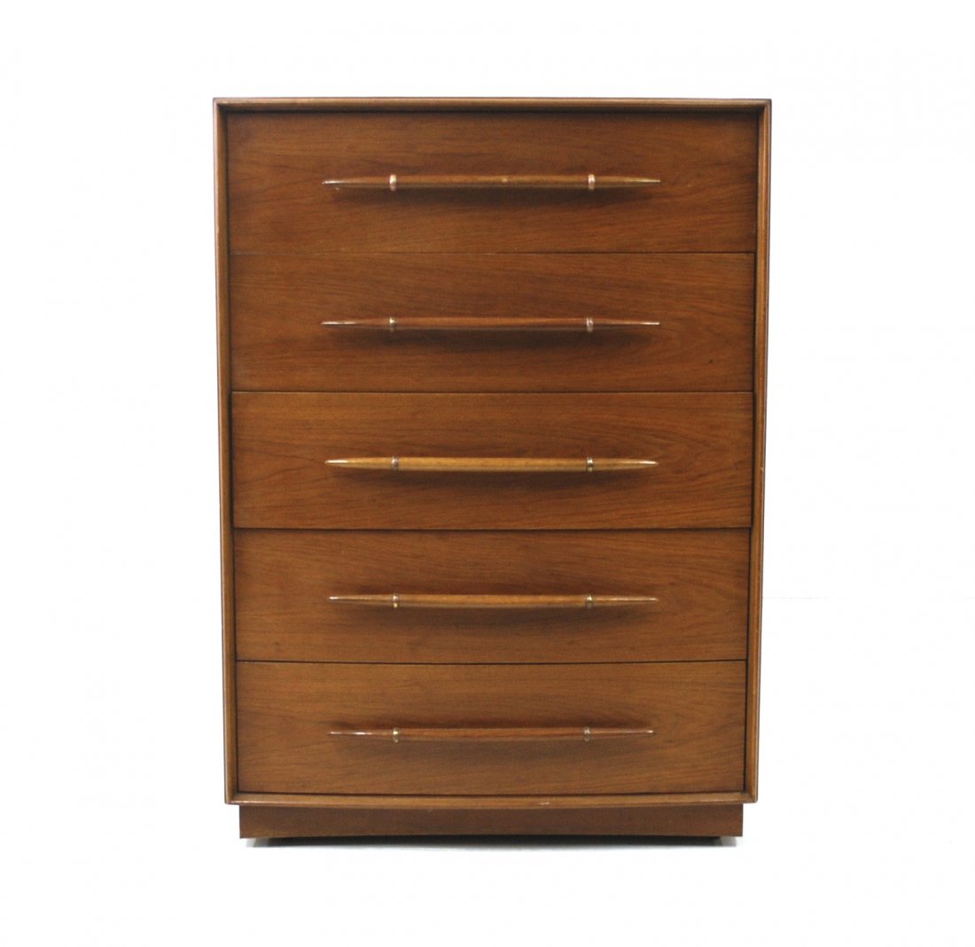 T. H. Robsjohn-Gibbings: Five drawer chest, Widdicomb, 1950's, original label. Walnut and brass. Size 34W x 21.5D x 39H