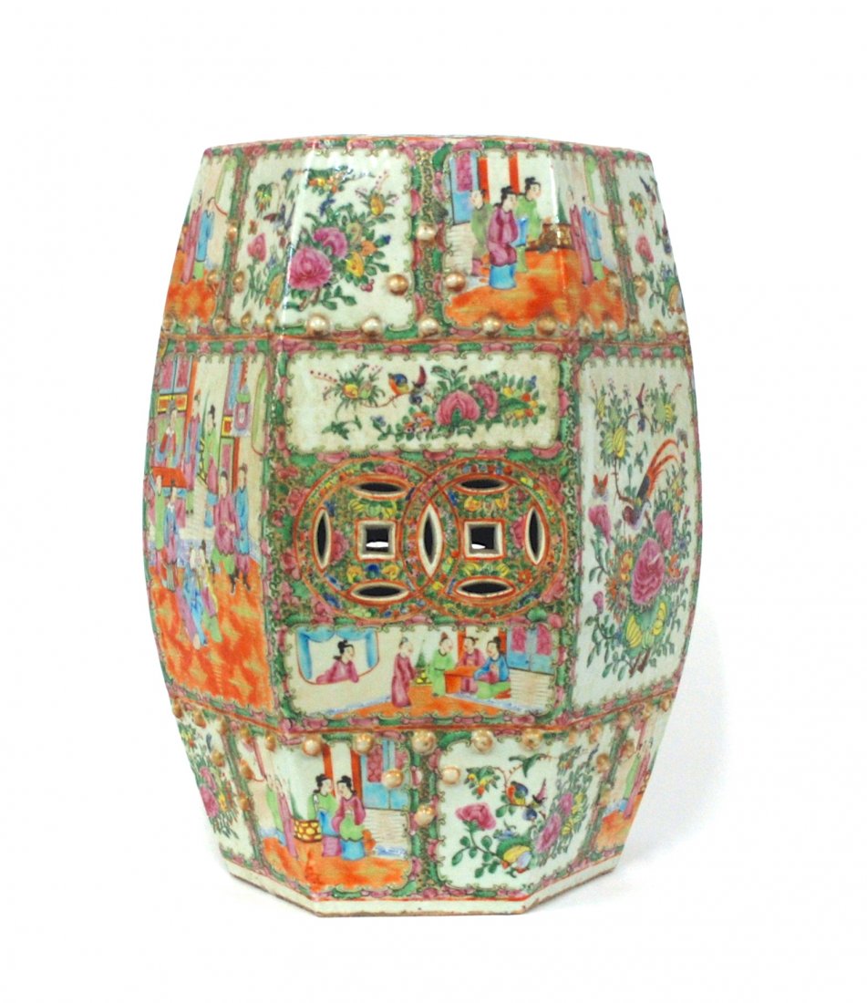 Chinese Export: 19th Century Rose Medallion Garden Seat. Size 13 x 11 x 19.5