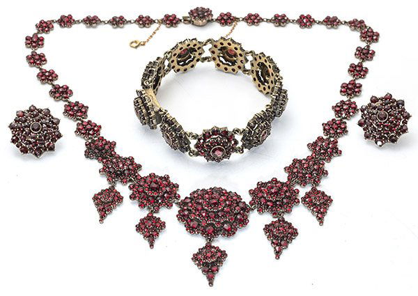 Garnet Set (1 of 10)