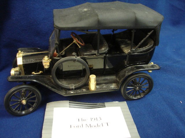 1913 Ford Model T: Franklin Mint Precision models 1913 Ford Model T w/pamphlet, 1:16 die cast