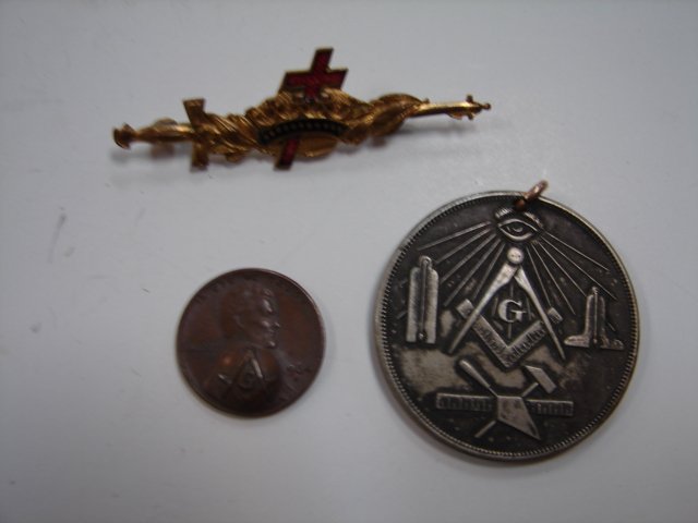 Masonic Lot: Masonic Penny, medal & pin