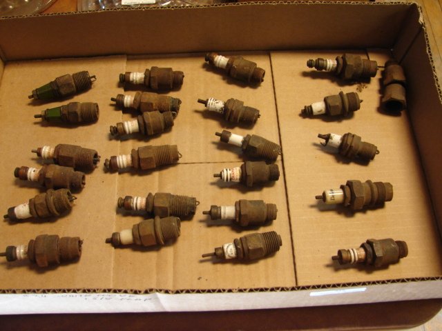 Box of 22 Misc. vintage spark Plugs, : Box of 22 Misc. vintage spark Plugs,