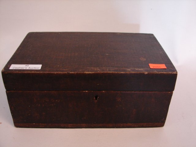 Antique Box w/applied straw in a sunburst: Ribbed Pattern on sides of box. 8 x 4.8 x 2.5 inches high