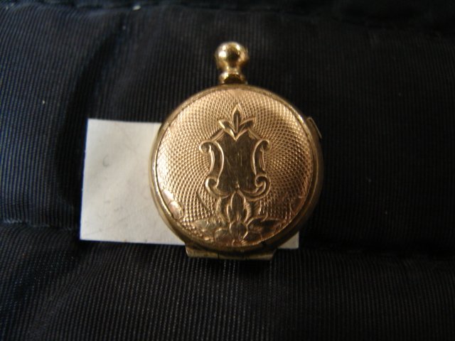 Mourning Locket: 14k, 1.85