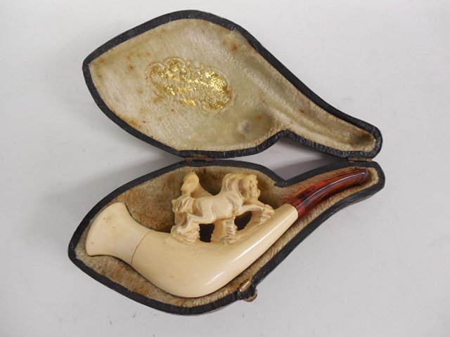 Carved Meerschaum  Pipe w/Case (1 of 2)