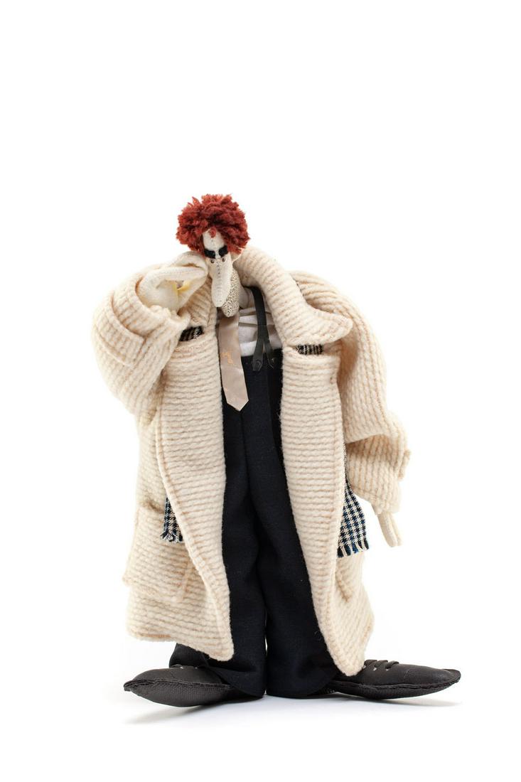 Pawel Althamer (b. 1967), Doll - gentleman in a beige: Pawel Althamer (b. 1967), Doll - gentleman in a beige coat, assemblage, 34 x 27 x 12 cm, a stamp with a signature and description on the back: 'ALTHAMER | WARSZAWA | 674-01-45', , - In addition to the