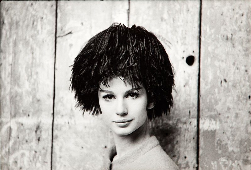 Model in a hat: Milton H. Greene (1922-1985) Model in a hat lifetime print, exposition date: c. 1953 black-white photograph/barite paper, 23,5 x 34 cm backside LIFE Magazine author's rights stamp