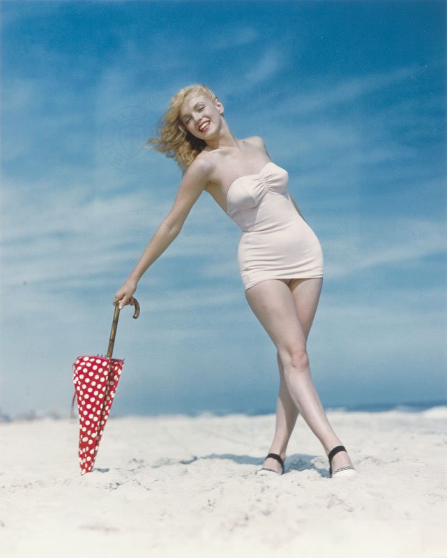 Andre de Dienes, (1913 - 1985), Marilyn Monroe, colour: Andre de Dienes, (1913 - 1985), Marilyn Monroe, colour photography/photographic paper 49 x 39 cm, on the reverse described: 'Authentic Edition | One West Publishing | Limited edition | 133/200 | Date