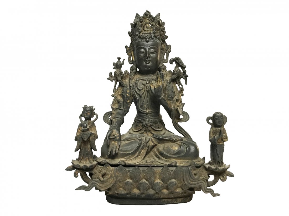 Avalokitesvara Bodhisattva in the Ming Dynasty: 27cm in height,good condition.