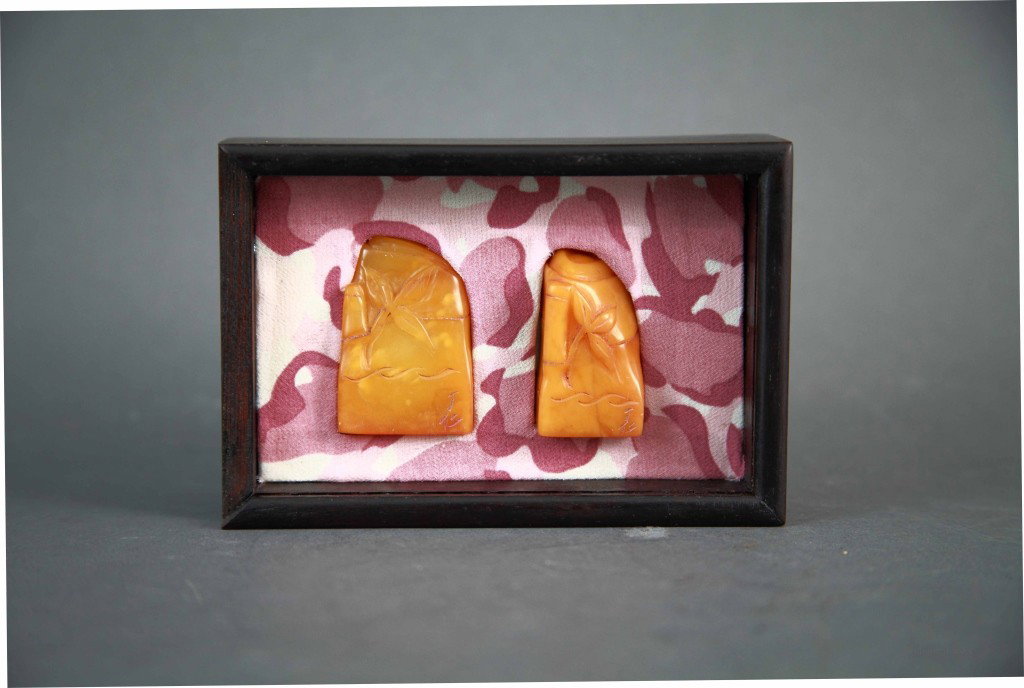A Pair of Soapstone Seals with Rosewood Box: A pair of soapstone seals with rosewood box Condition: Available Upon Request Dimension: 1 5/8"H x 1"L x 1/2"W, 1 3/8"H x 7/8"L x 3/4"W