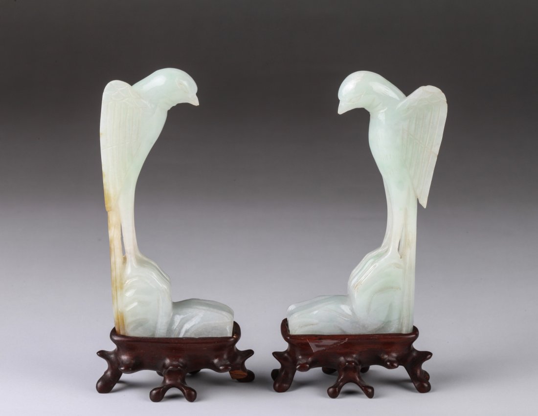 Pair of Chinese Jadeite Carved Birds w/ Wood Base: Pair of Chinese Jadeite Carved Birds w/ Wood Base Dimension: 3 1/2"H ( Jadeite )