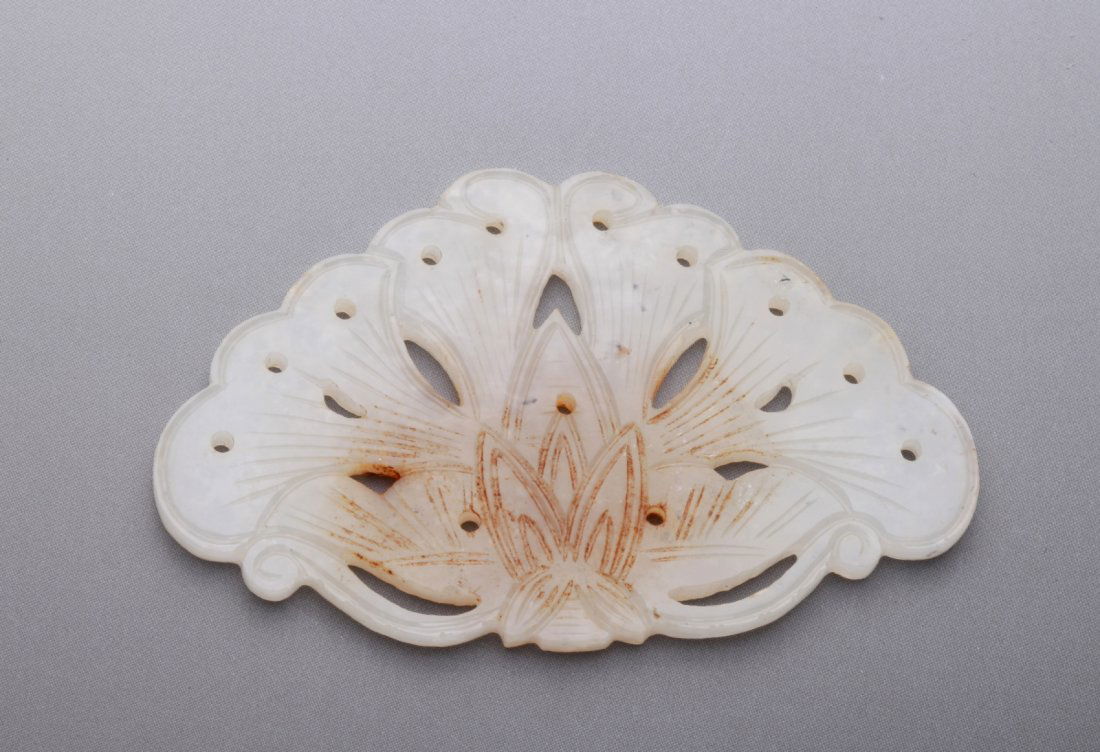 Qing Dynasty Jade Butterfly Plaque: Qing Dynasty Jade Butterfly Plaque Provenance: Important Snuff Bottle and Jade Collection from Mr. Jackson, Massachusetts Dimension: 3"L x 1 7/8"W