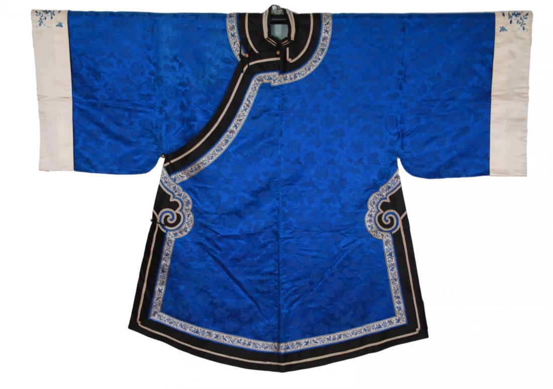 19th C. Chinese Silk Lady Rob: 19th C. Chinese Silk Lady Rob Dimension: 42"L x 56"W