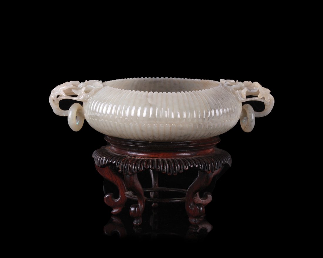 Qing Dynasty Jade Mughal Style Chrysanthemum Coupe: Qing dynasty jade Mughal style chrysanthemum water coupe Provenance: A North Caroline Private Jade Collector Dimension: 8 1/4"L, 5 7/8"Diam (without base)