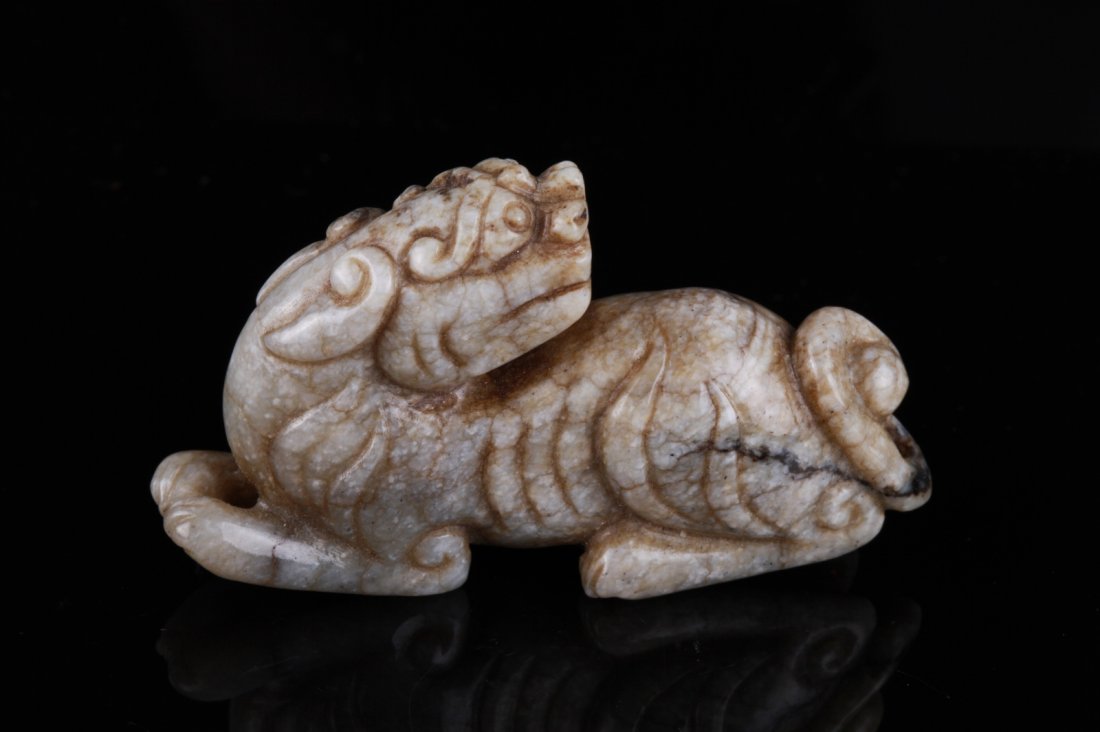 Chinese Jade Carved Back Head Beast: Chinese Jade Carved Beck Head Beast Dimension: 3"L x 2"W