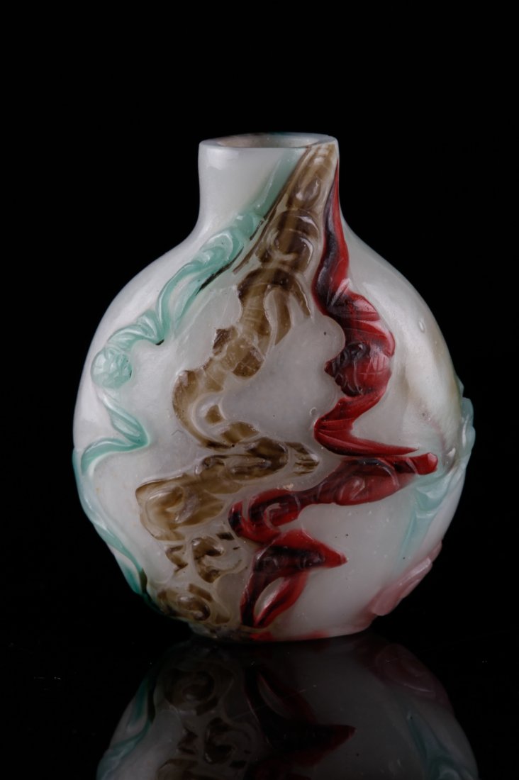 Chinese Glass Snuff Bottle Carved Bats: Chinese Glass Snuff Bottle Carved Bats Dimension: 1 3/4"L