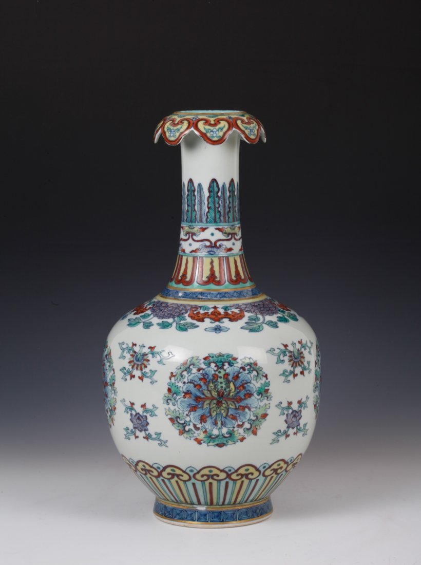 Qing Dynasty Chinese Dou Cai Vase, Qianglong Mark: Qing Dynasty Chinese Dou Cai Vase, Qianglong Mark Dimension: 13 3/8"H