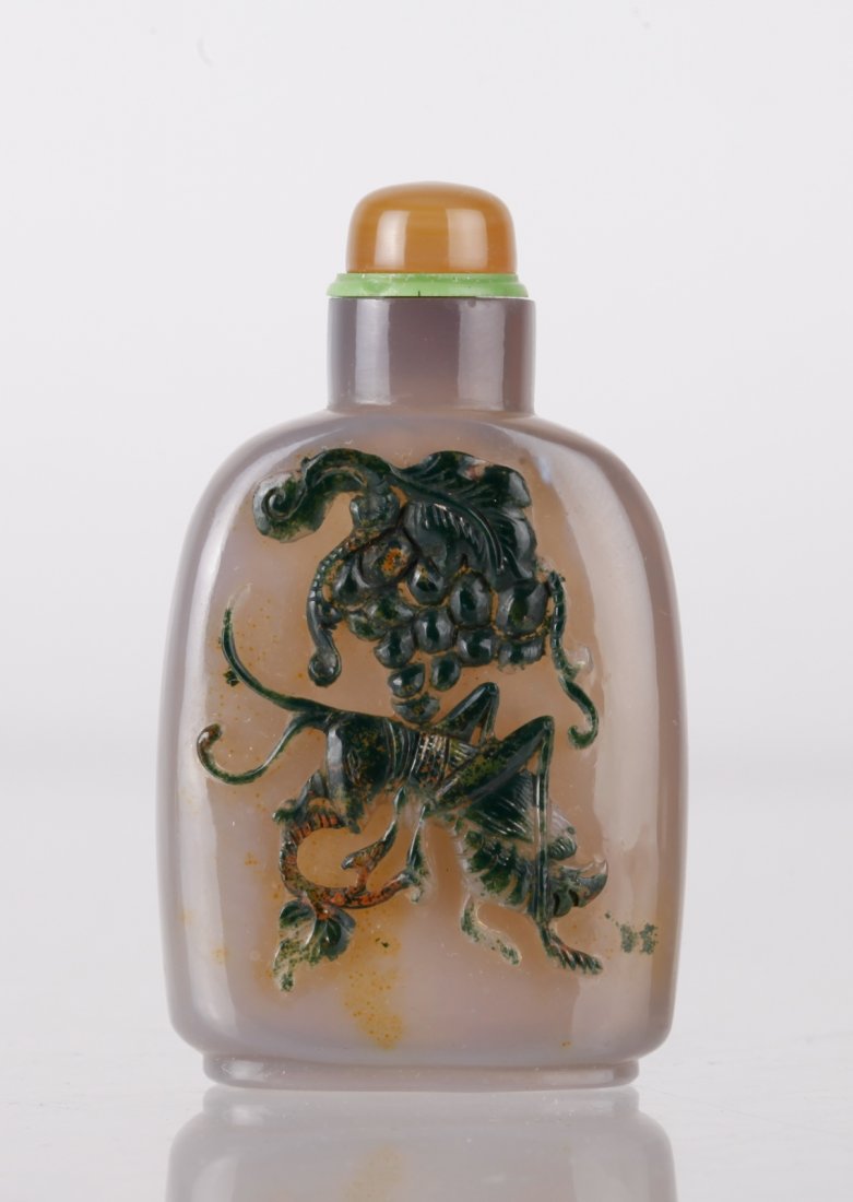 Qing Dynasty Chalcedony Agate Snuff Bottle: Qing Dynasty Chalcedony Agate Snuff Bottle Dimension: 7.5cm H