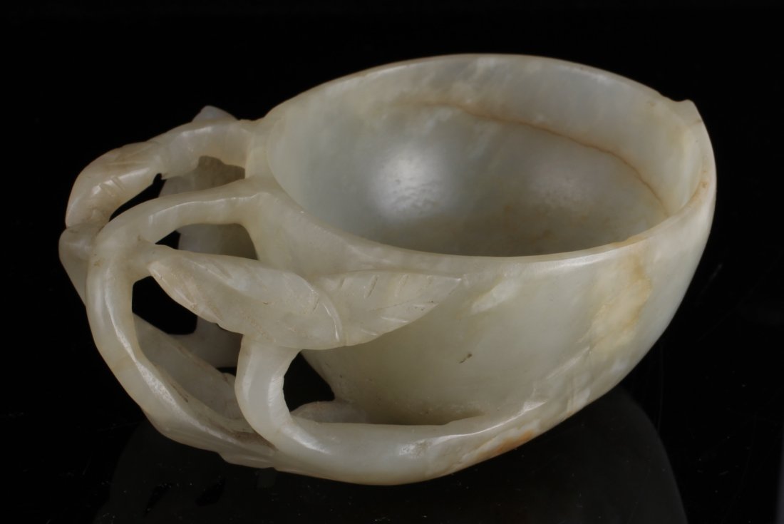 Chinese Ming Dynasty Cup: Chinese Ming Dynasty Cup Dimension: 3 1/2"L x 2 1/2"W
