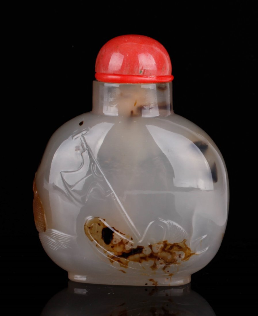 Chinese Agate Snuff Bottle w/ Red Top: Chinese Agate Snuff Bottle w/ Red TopDimension: 2 5/8 inches height by 2 1/8 inches