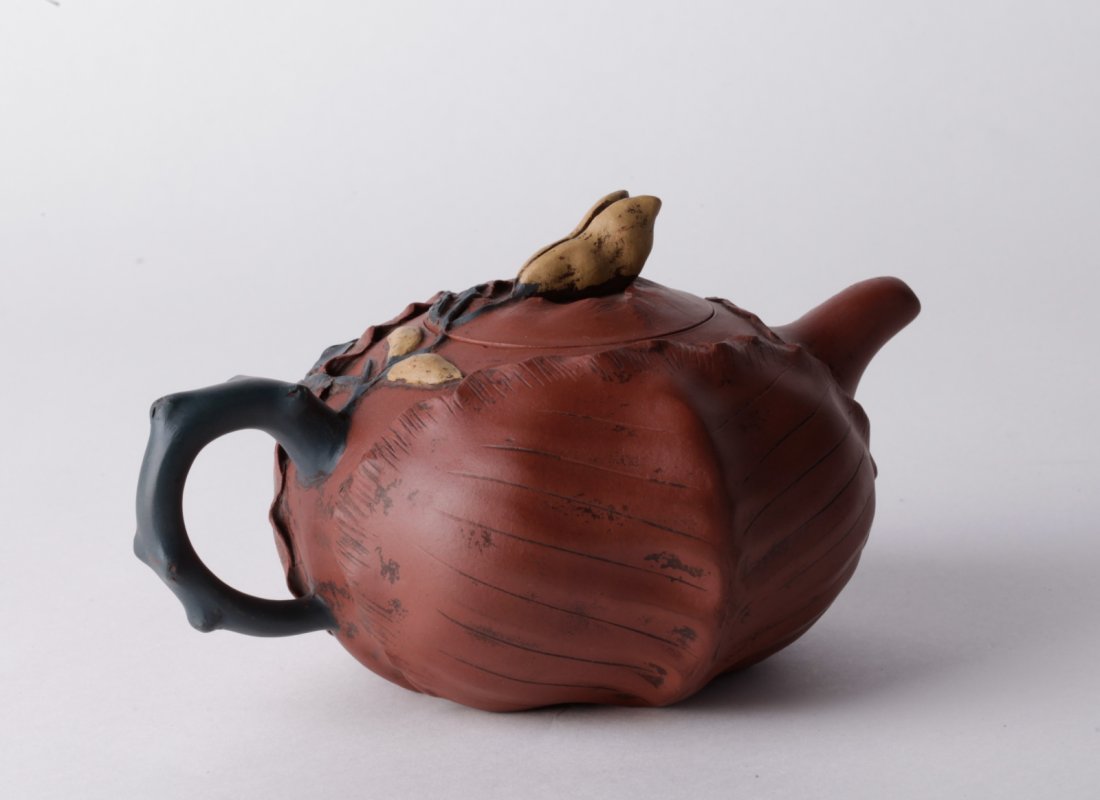 Chinese Yixing Zisha Teapot: Chinese Yixing Zisha Teapot_x000D_ Dimension: 3 1/2 inches height