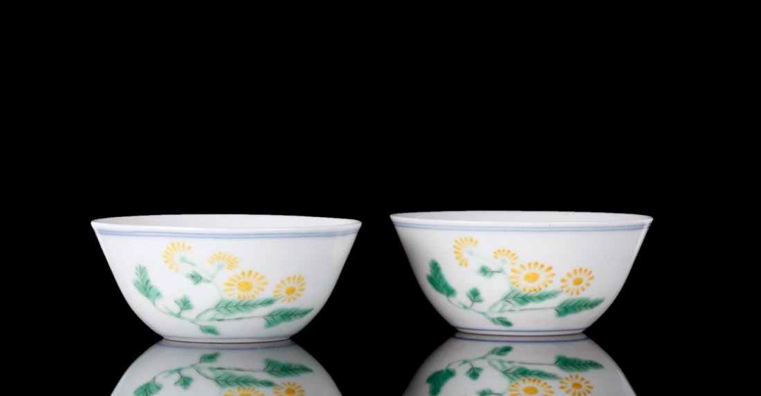 Pair of Kangxi Wucai Cups (1 of 5)