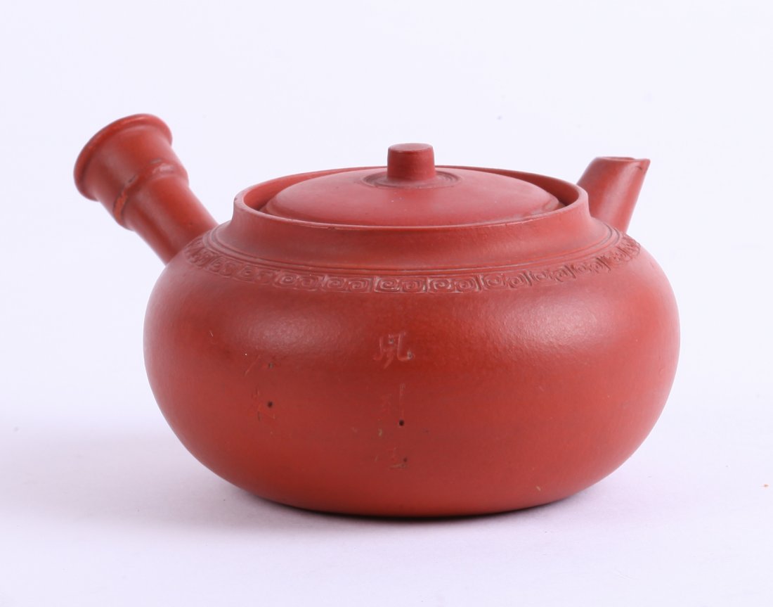 A Japanese Bizen Teapot: A Japanese Bizen Teapot _x000D_ Dimension: 2 3/8"H x 5"W