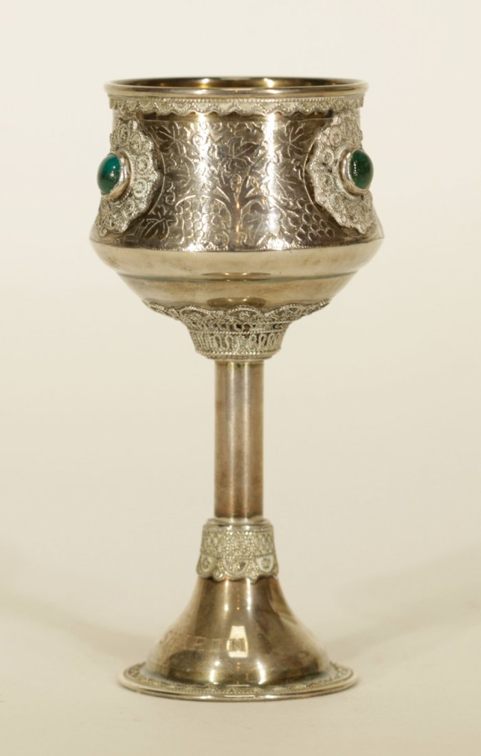 Avishay Silver Cup w/ Stone: Avishay Silver Cup w/ StoneDimension: 5 inches height