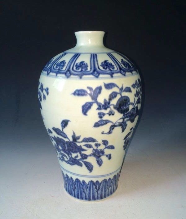 Chinese Blue/White Porcelain Floral Vase (1 of 8)