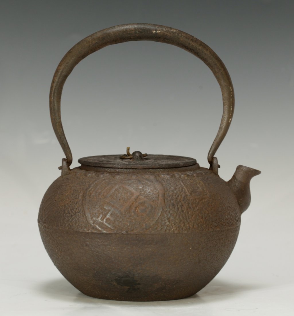 Japanese Cast Iron Teapot Tetsubin (1 of 7)
