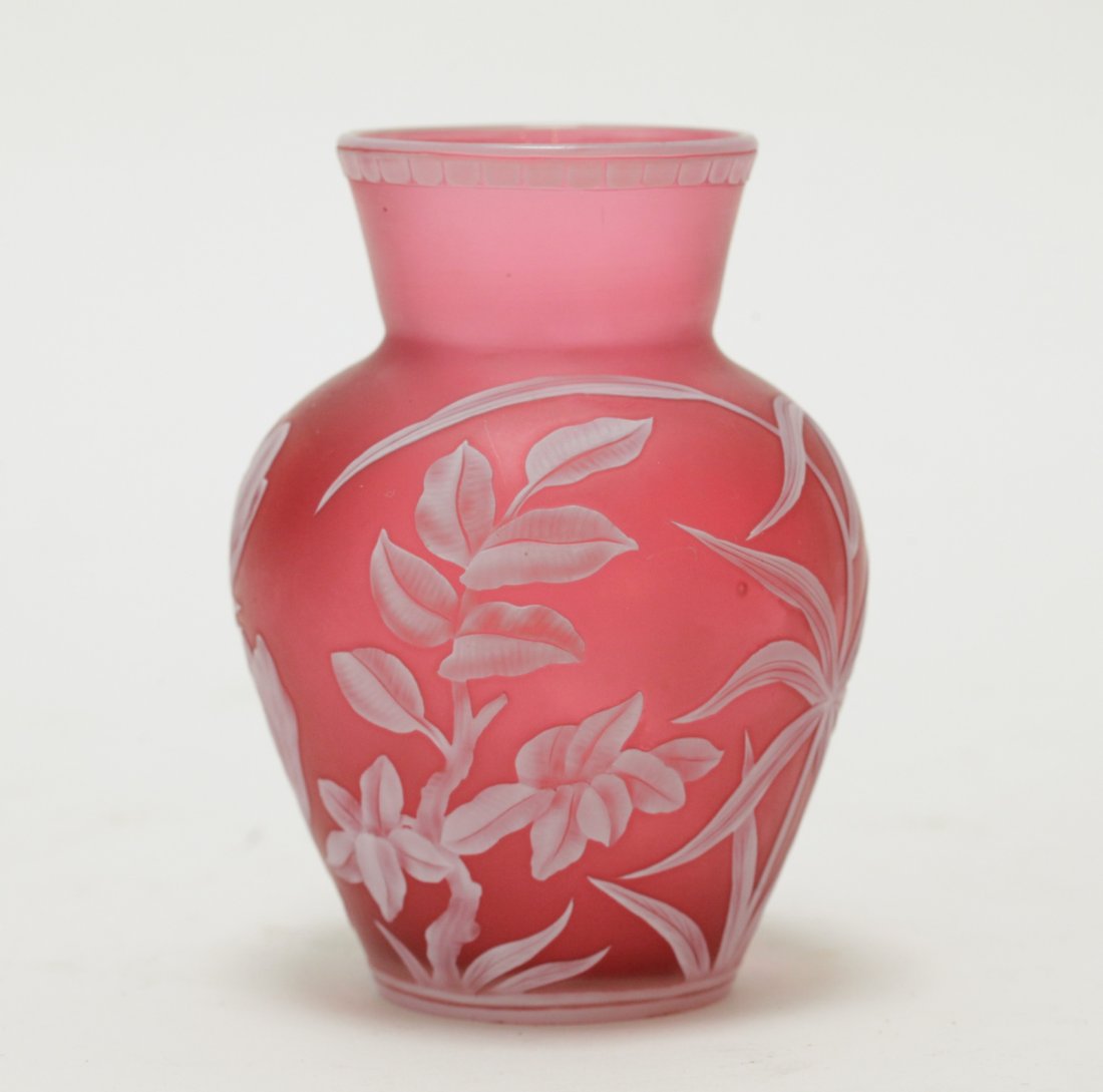 Art Glass Small Vase by "Thomas Webb": Art Glass Small Vase by "Thomas Webb" Condition: very good Dimension: 5 inches height