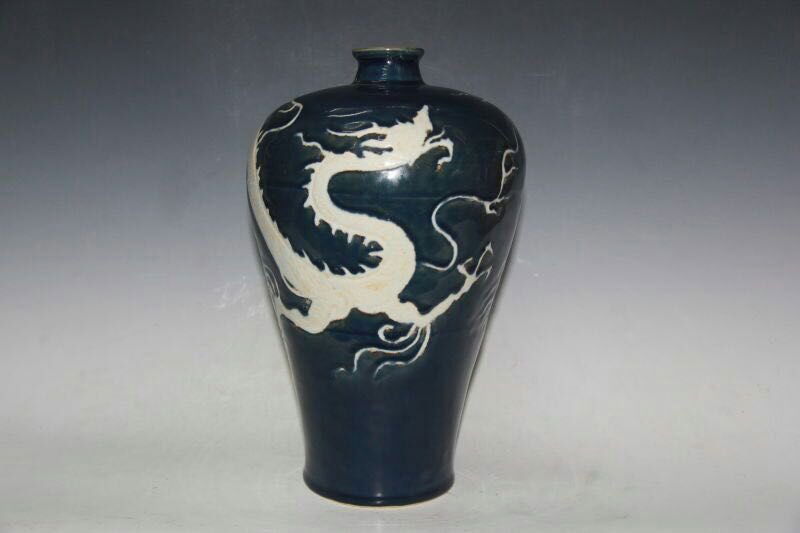 Chinese Blue/White Porcelain Floral Vase (1 of 10)