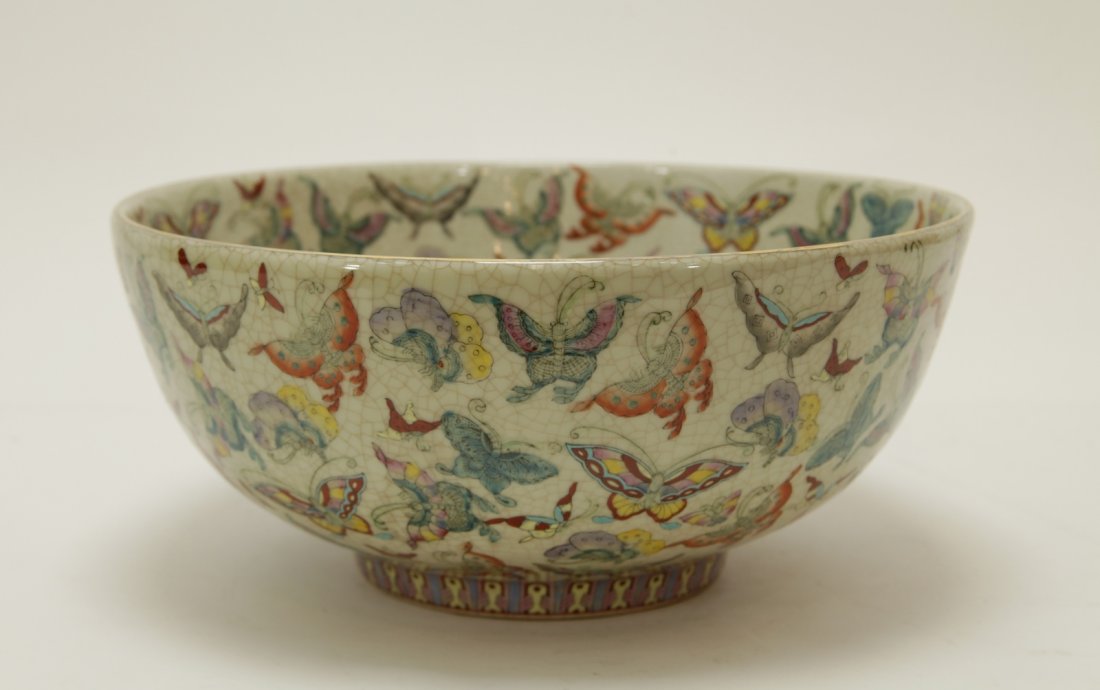 Chinese Porcelain Hundreds Butterflies Vase (1 of 10)