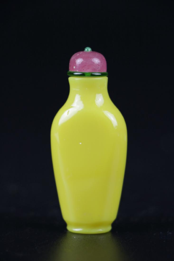 Robert Hall 18-19th C. Peking Glass Snuff Bottle (1 of 6)