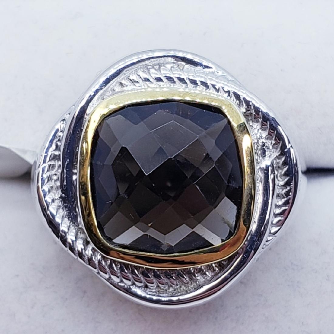 MEN'S SMOKEY TOPAZ RING SIZE 7.5: BRASS MEN'S SMOKEY TOPAZ (5.3ct) RING (WEIGHT 9.63g) SUGGESTED RETAIL VALUE $200 ESTIMATE $150 - $200.