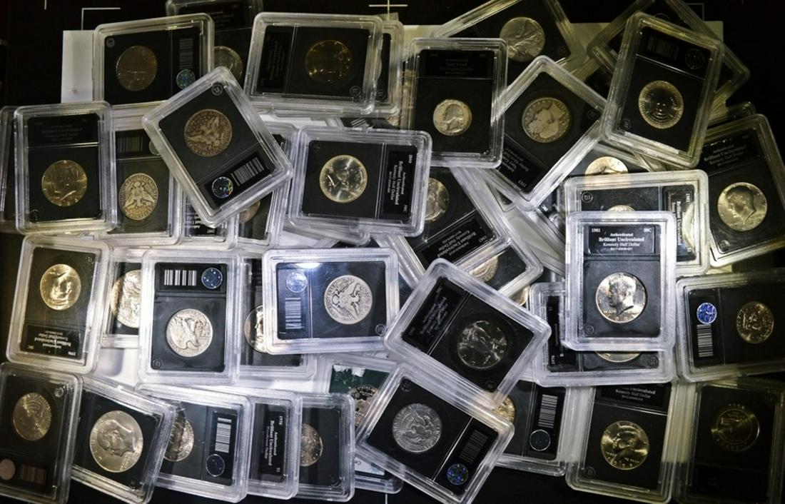 LARGE LOT OF MIXED COINS IN HOLDERS (1 of 3)