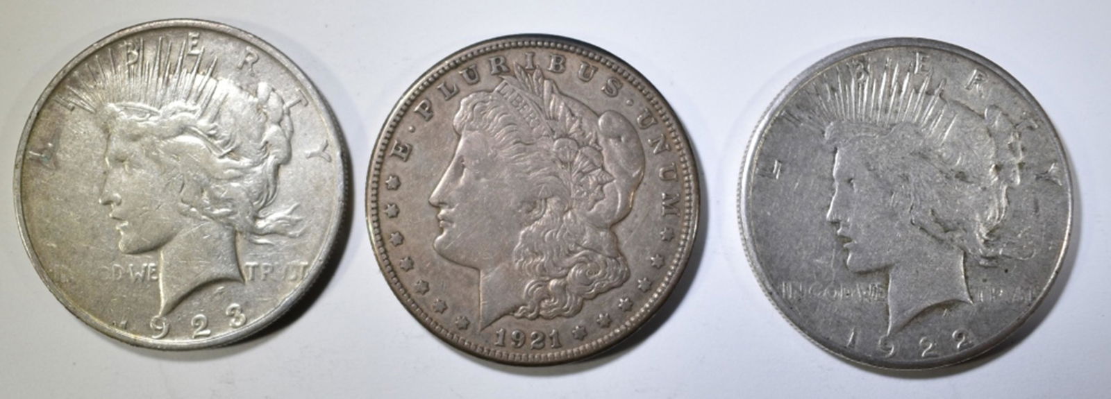 CIRC SILVER DOLLAR LOT: (1 of 2)