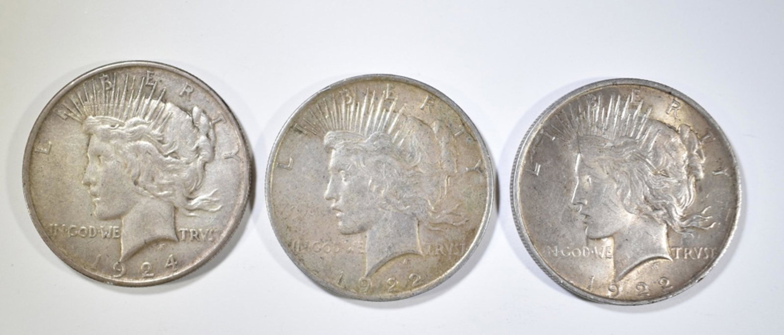 3-CIRC PEACE DOLLARS: 2-1922 & 1-24 ESTIMATE $110 - $130.
