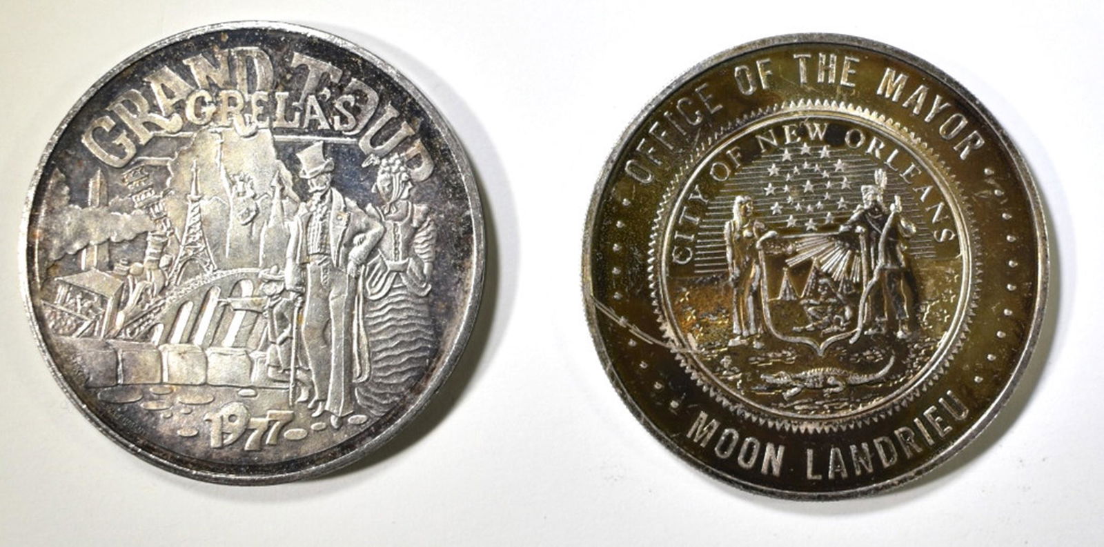 LOT OF 2 .999 SILVER MARDI GRAS MEDALS (1 of 2)