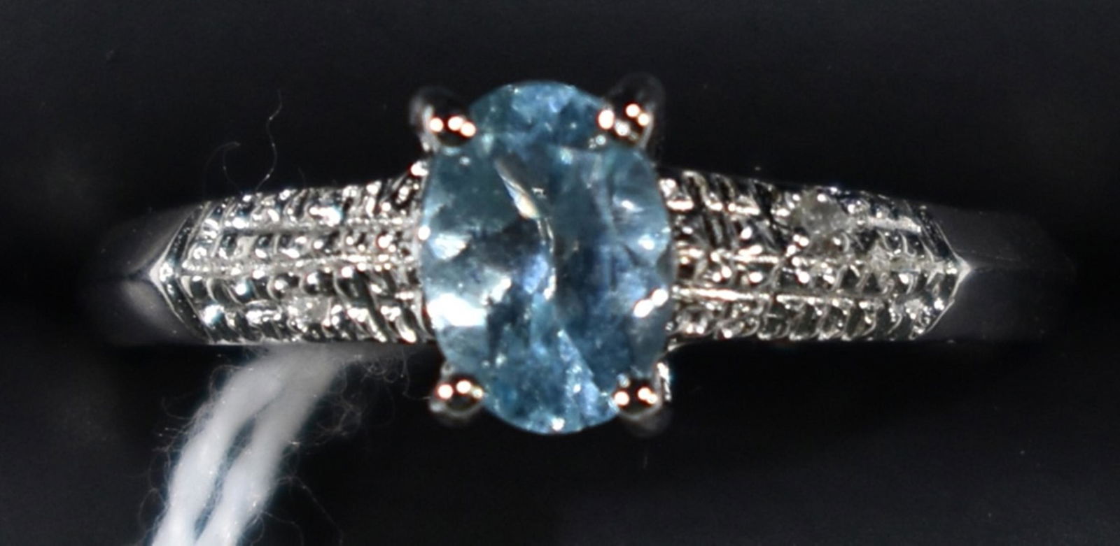 1 CT SKY BLUE TOPAZ & DIAMOND RING SIZE 8 (1 of 1)