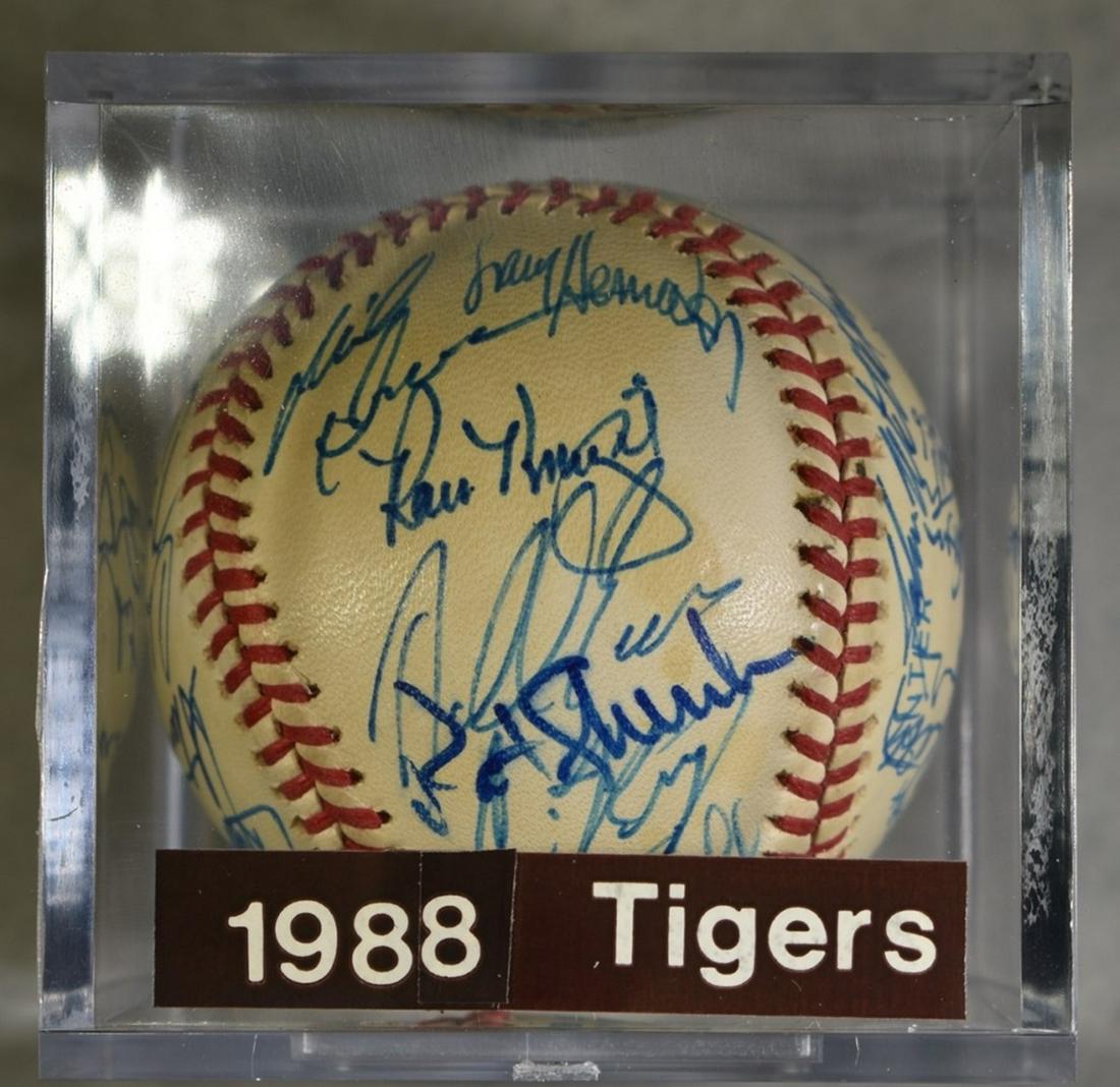 1988 DETROIT TIGERS AUTOGRAPHED BALL (1 of 4)