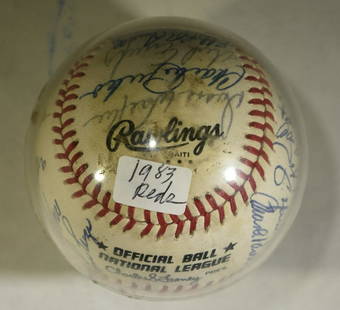 1983 CINNCINNATI REDS TEAM SIGNED BASEBALL: 28 AUTOGRAPHS WITHOUT PETE ROSE ESTIMATE $150 - $175.