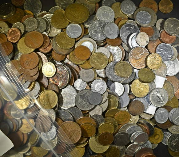 10 Lbs Foreign Coins