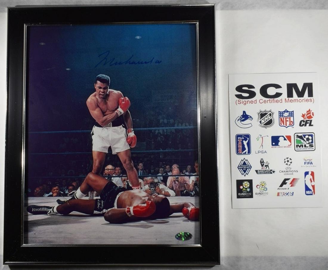 MUHAMMAD ALI SIGNED PHOTO 8X10 FRAMED (1 of 1)