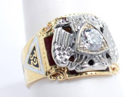 14 kt Masonic Ring. Size 9.5: Center Stone approx. .92 dtw and 7.7 dwt.Est value Low Estimate - $450.00 -$550.00