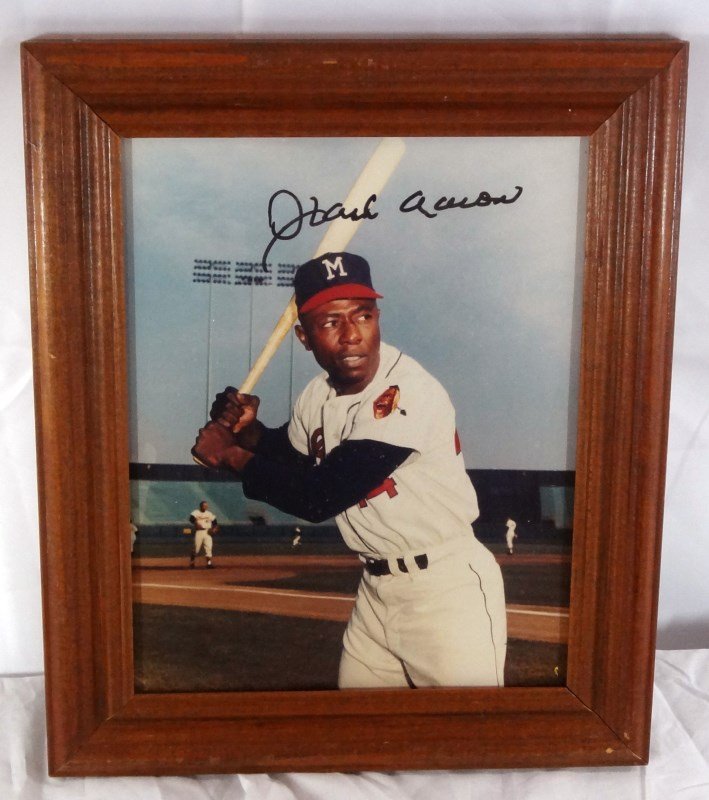 HANK AARON ATLANTA AUTOGRAPHED 8x10 PHOTO - FRAMED (1 of 2)