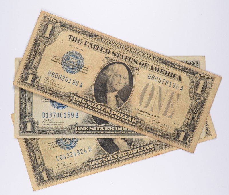 (3) 1928 $1 SILVER CERTIFICATE'S (FUNNY BACKS) (1 of 2)
