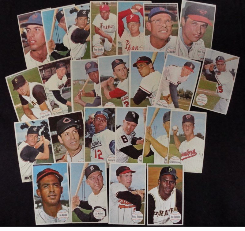 25 - 1964 TOPPS GIANTS CARDS w/ CLEMENTE, B ROBINSON, (1 of 2)