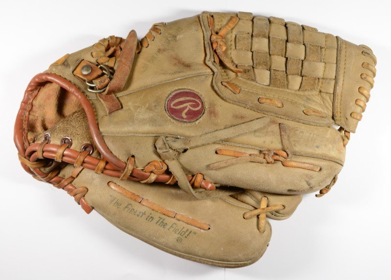 TOM SEAVER RAWLINGS BASEBALL GLOVE: EST 40.00-60.00