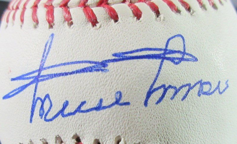 MINNIE MINOSO OML AUTOGRAPH BASEBALL JSA AUTHENTICATED (1 of 3)